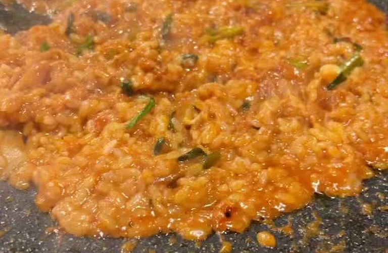 友達と一緒に挑戦！激辛韓国料理バトル！