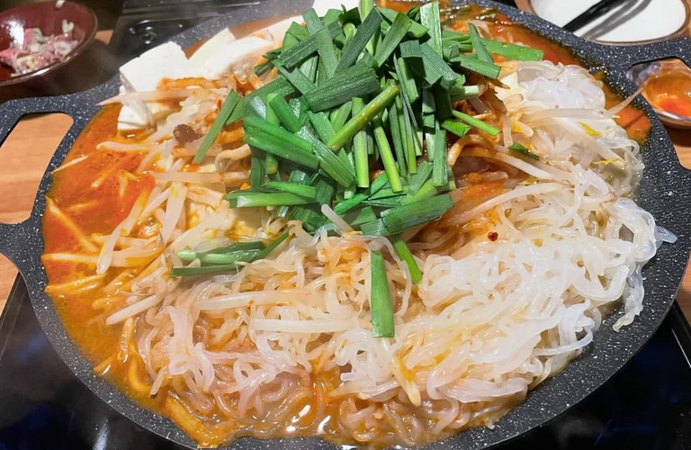 今年の新年会は美味しいもつ鍋と個室で過ごそう！