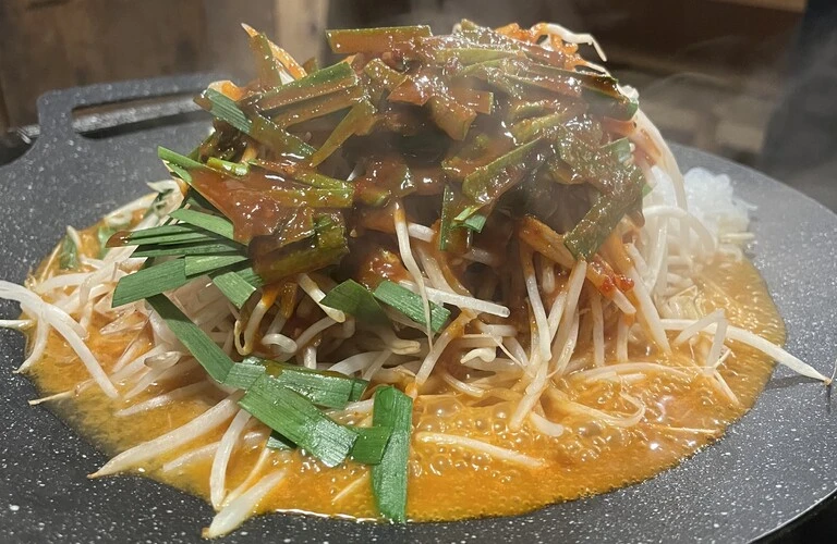 インスタ映え間違いなし！大人数向け料理の宴 | ひろちゃんの特製もつ鉄板