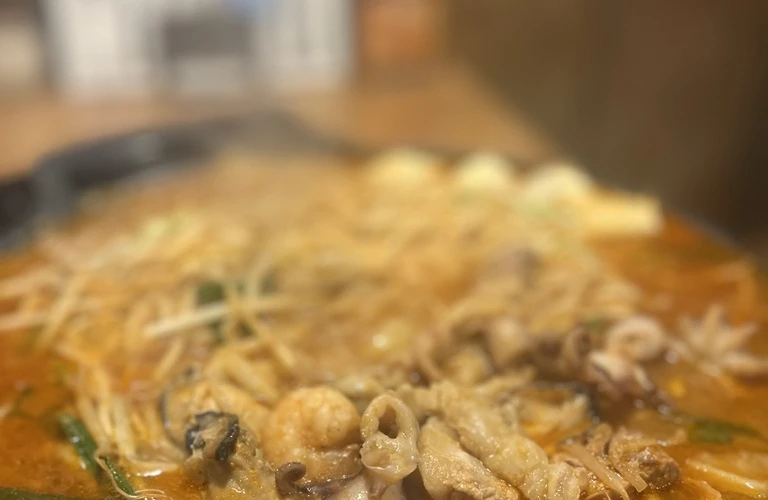 美味しいもつ料理を楽しむならここ！夜景を堪能できる居酒屋の決定版！