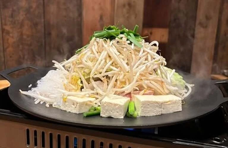 福岡の隠れた名店で味わう、至極のもつ料理！