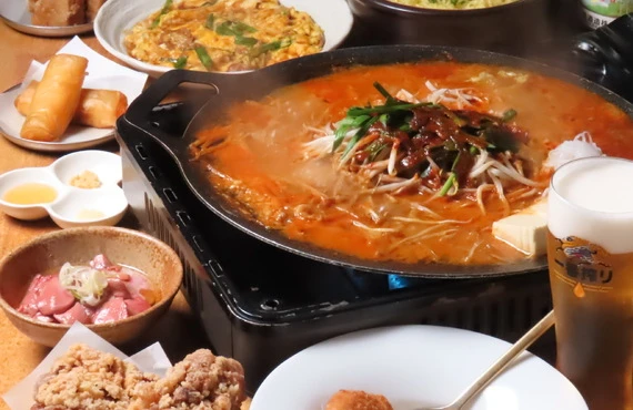 仲間と一緒に楽しむ！安い飲み放題でもつ料理で特別な時間を。