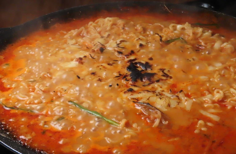 大分名物のもつ鉄板で特別な時間を！
