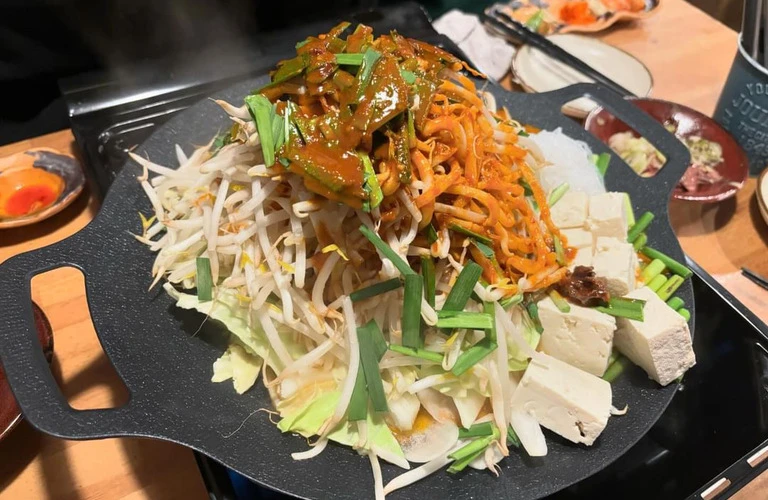 ここだけで味わえる！秘密にしたいもつ料理の隠れ家スポット