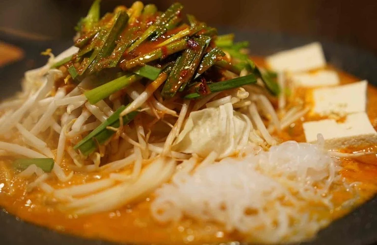 大人数でも楽しめる！安くて人気のもつ鍋専門店