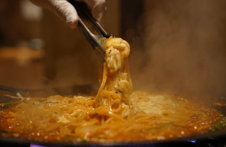 忘年会にぴったり！もつ料理が自慢の隠れ家グルメスポットで特別な夜を