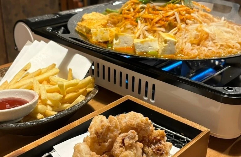 昼飲みの新スタイル！人気もつ鍋とビールで乾杯！